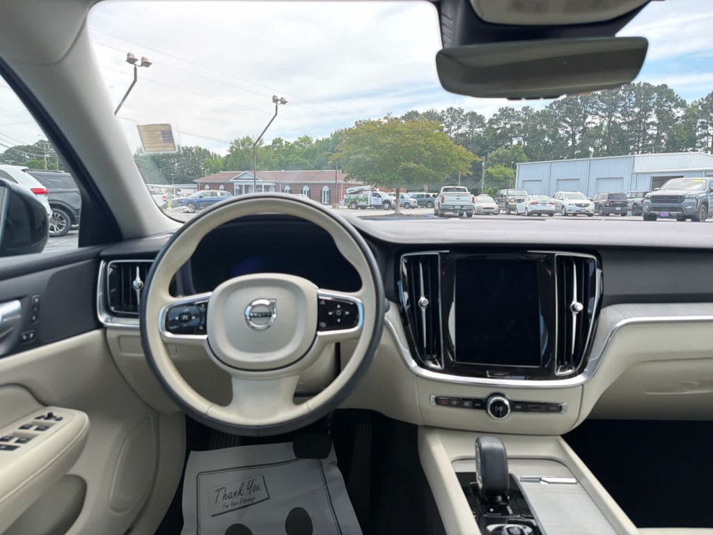 2024 Volvo S60 B5 Plus Dark Theme