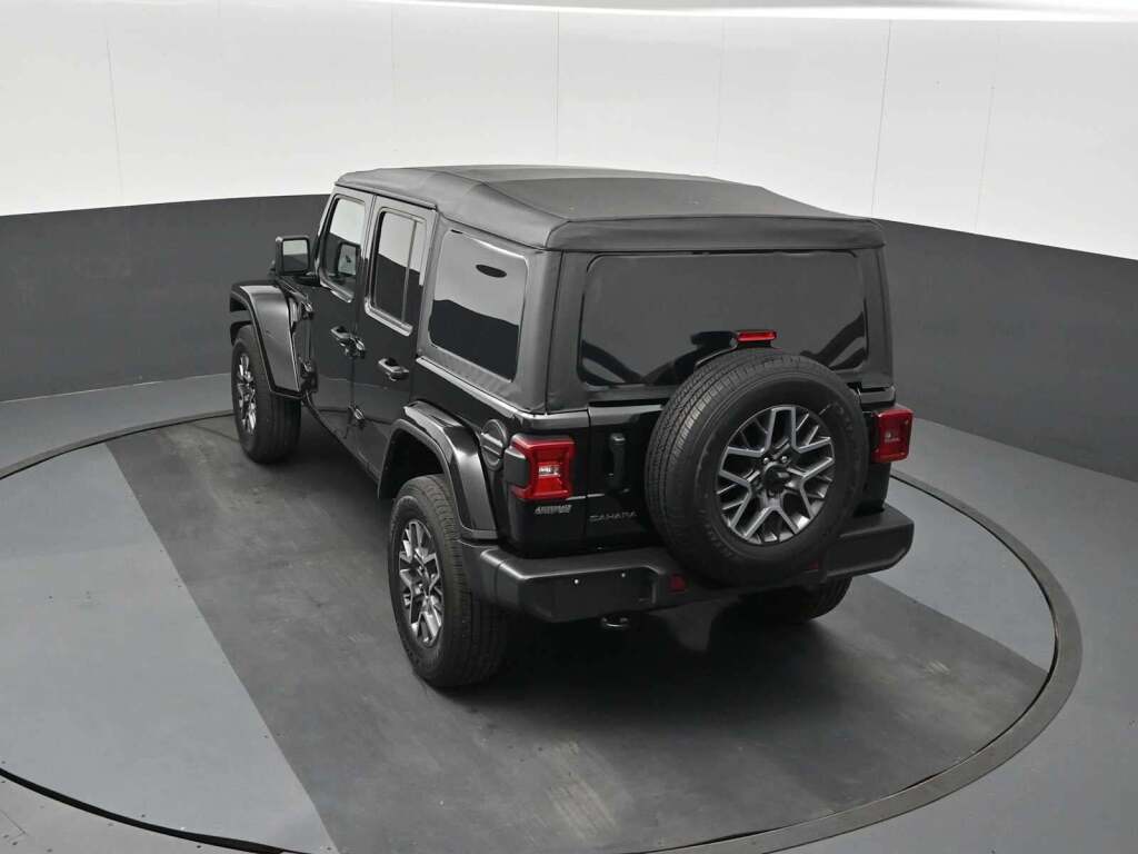 2025 Jeep Wrangler 4-Door Sahara 4x4