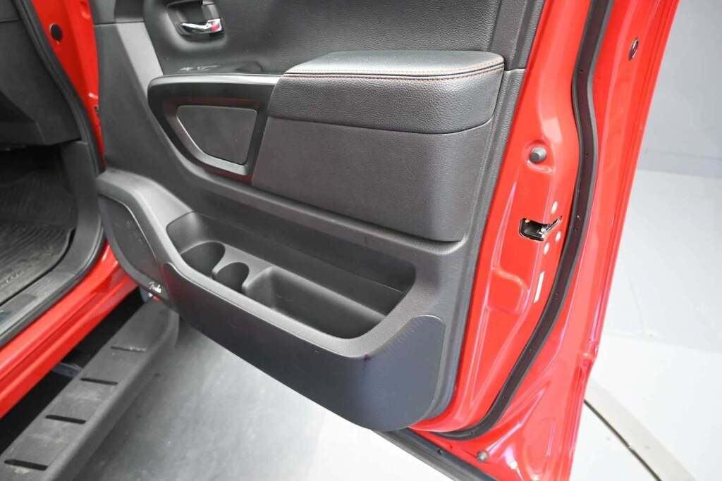 2024 Nissan TITAN Crew Cab PRO-4X 4x4