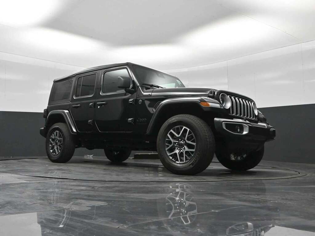 2025 Jeep Wrangler 4-Door Sahara 4x4