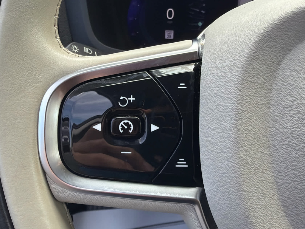 2024 Volvo S60 B5 Plus Dark Theme