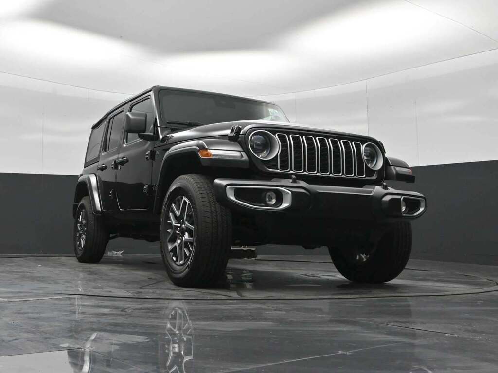 2025 Jeep Wrangler 4-Door Sahara 4x4