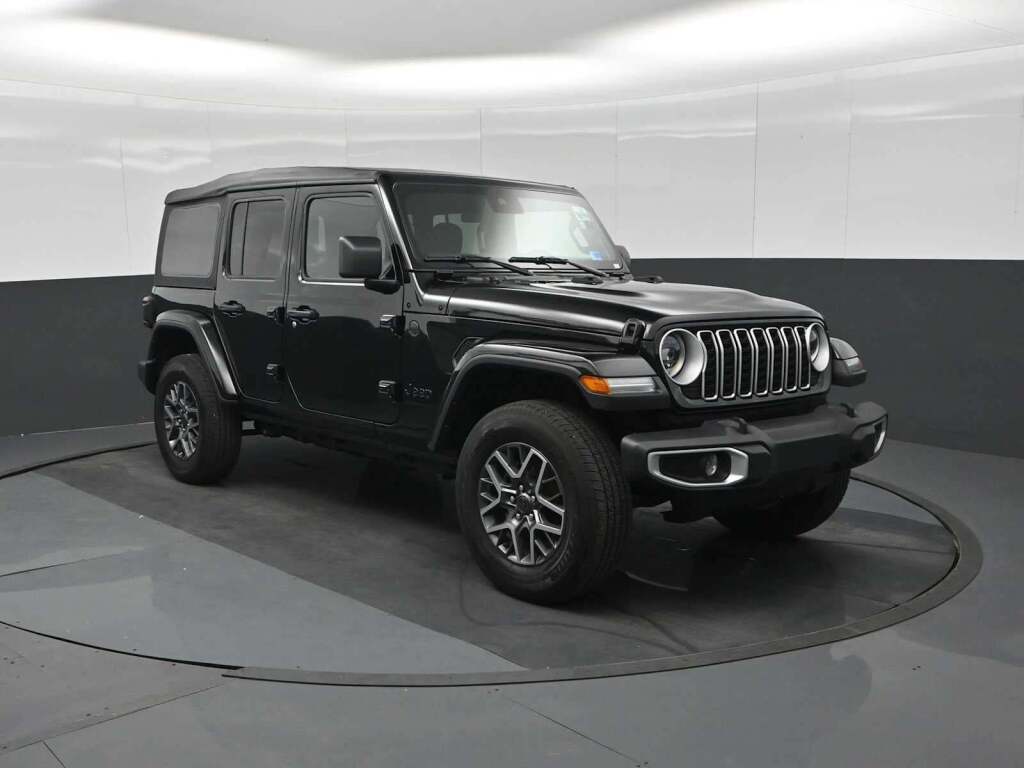 2025 Jeep Wrangler 4-Door Sahara 4x4