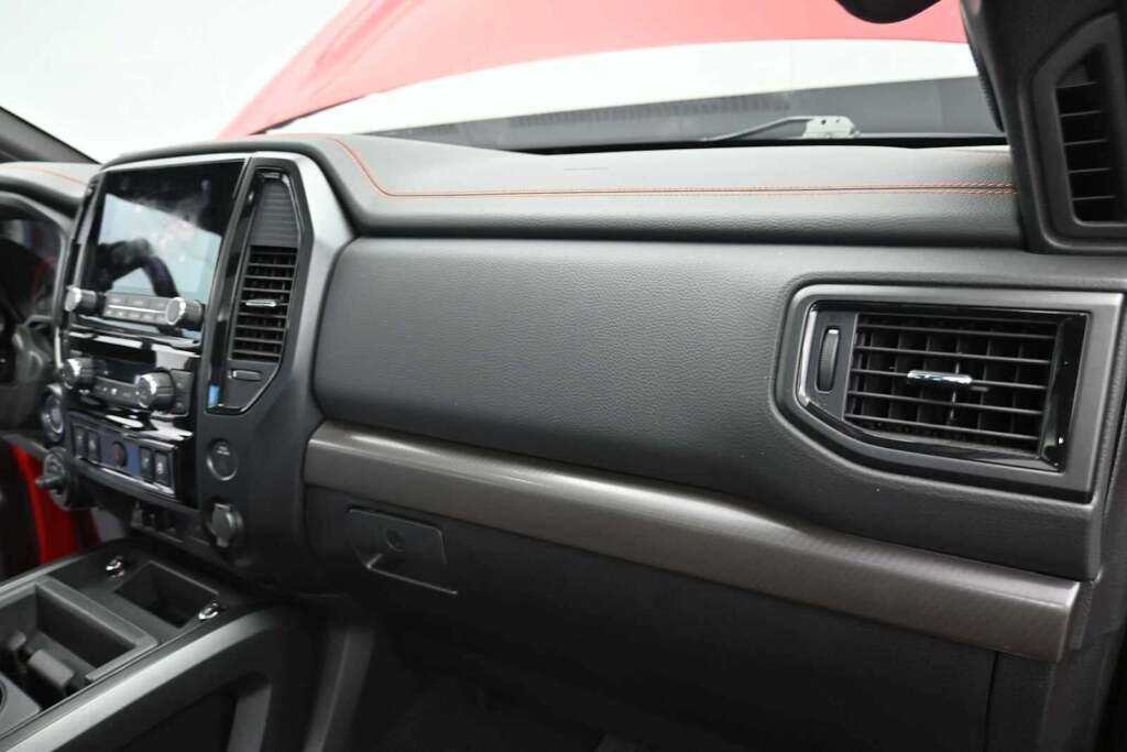 2024 Nissan TITAN Crew Cab PRO-4X 4x4