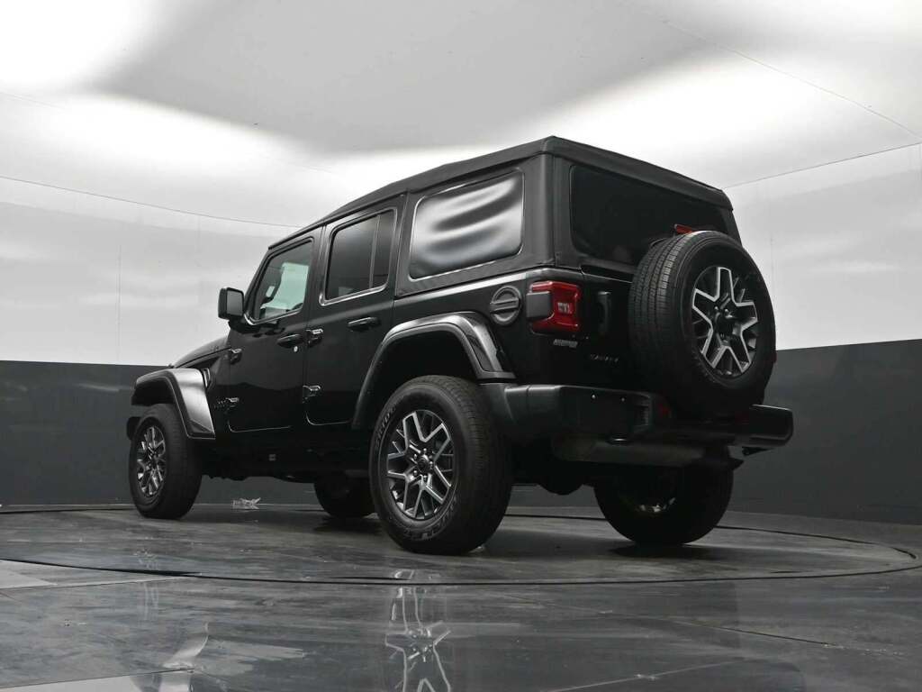 2025 Jeep Wrangler 4-Door Sahara 4x4