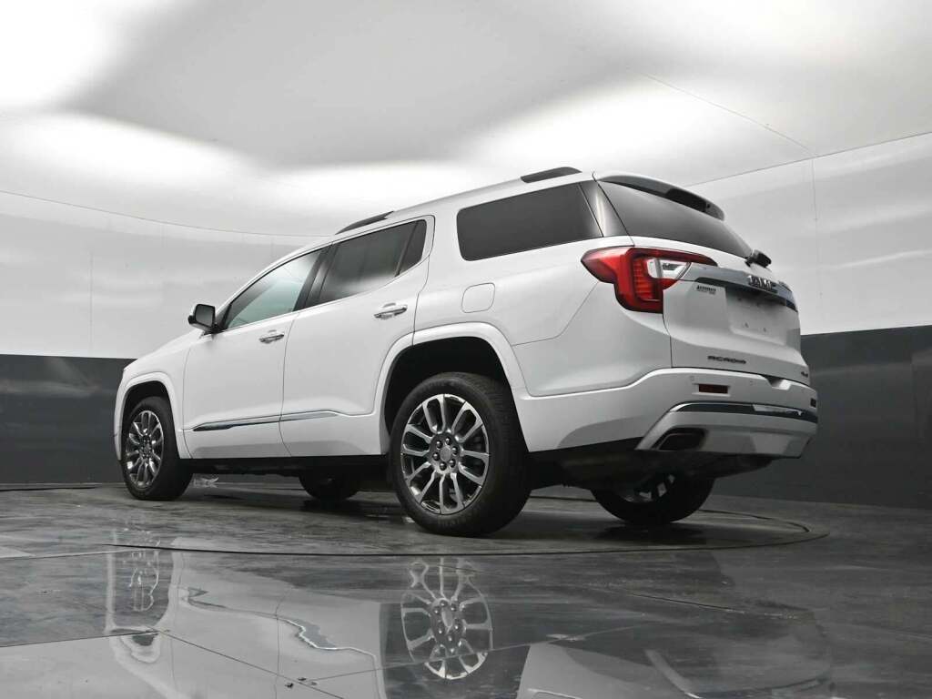 2023 GMC Acadia AWD Denali