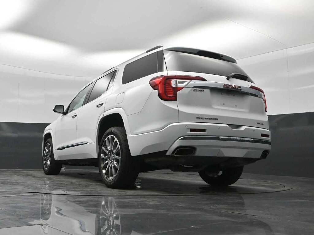 2023 GMC Acadia AWD Denali