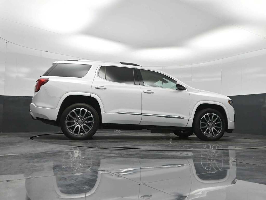 2023 GMC Acadia AWD Denali