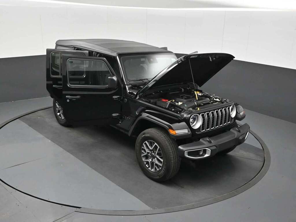 2025 Jeep Wrangler 4-Door Sahara 4x4
