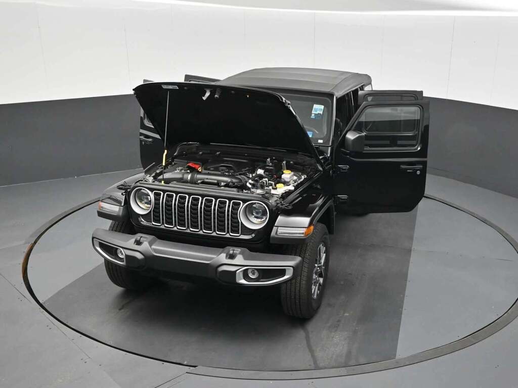 2025 Jeep Wrangler 4-Door Sahara 4x4