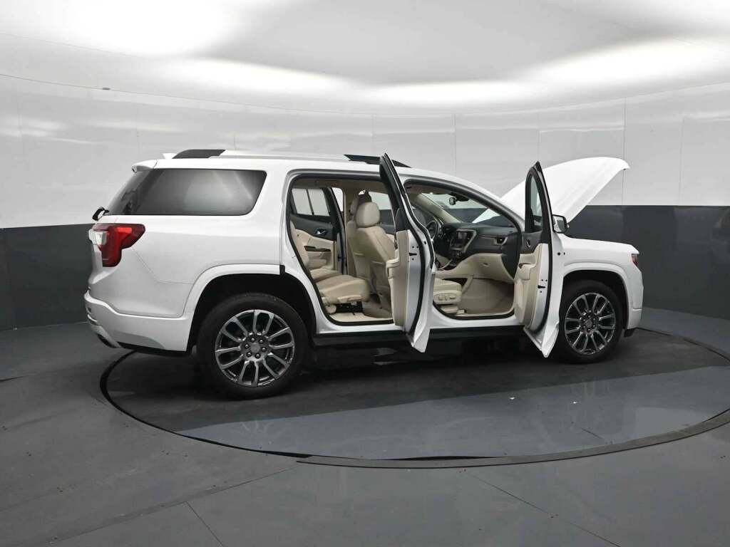 2023 GMC Acadia AWD Denali