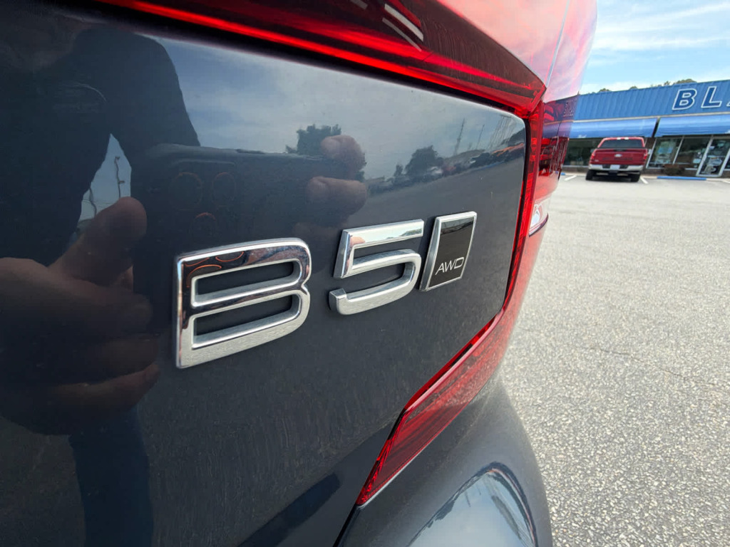 2024 Volvo S60 B5 Plus Dark Theme