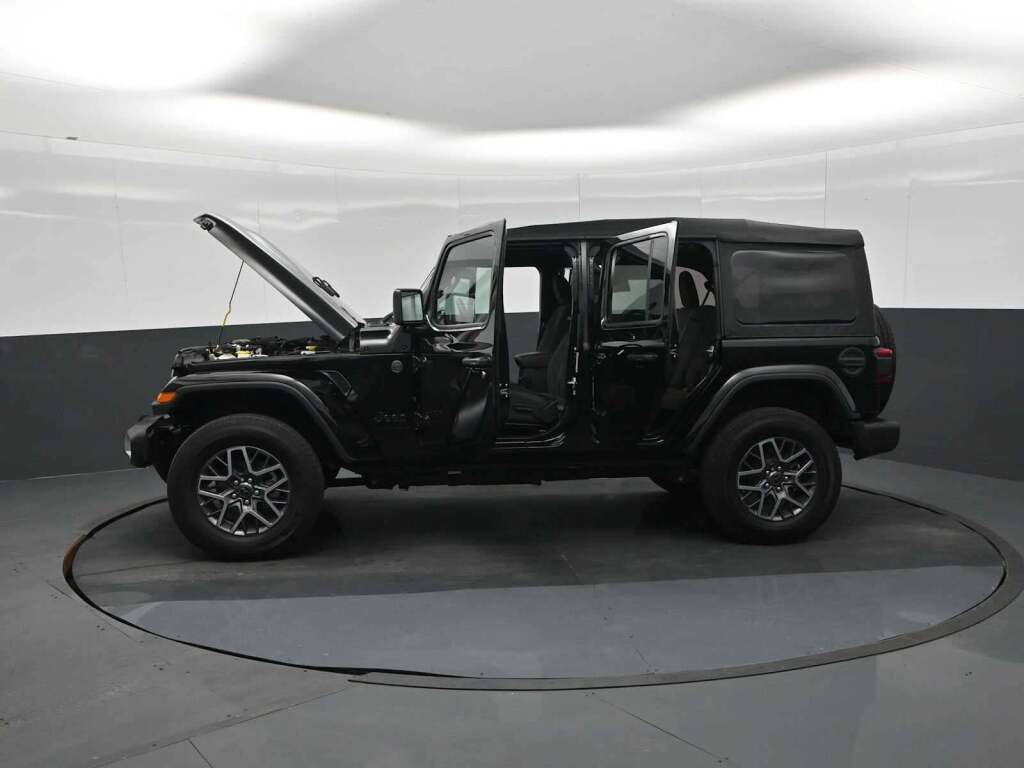 2025 Jeep Wrangler 4-Door Sahara 4x4