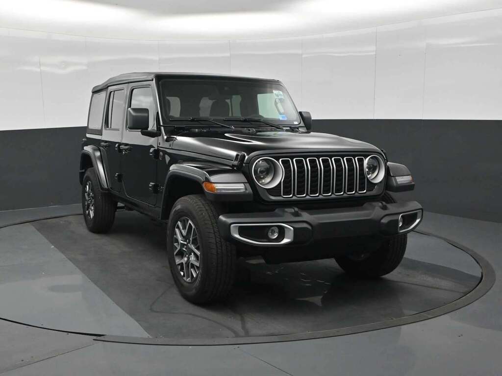 2025 Jeep Wrangler 4-Door Sahara 4x4