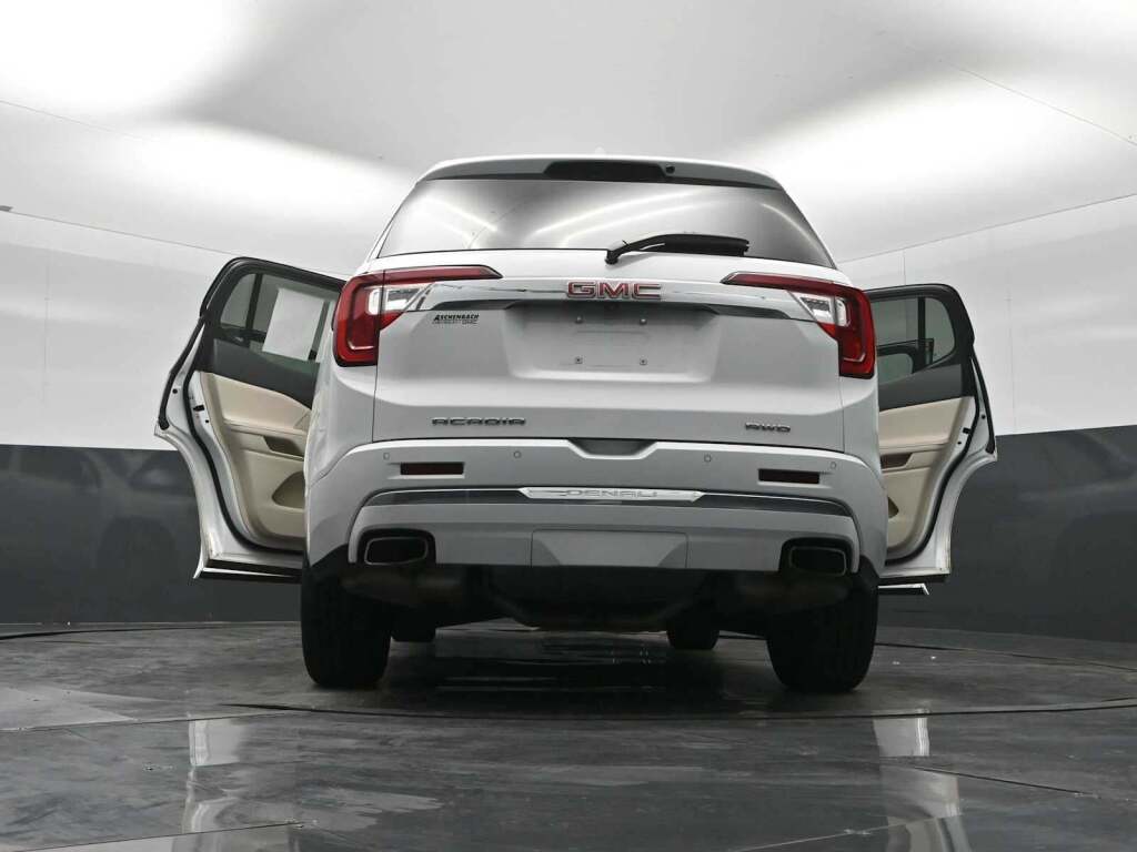 2023 GMC Acadia AWD Denali