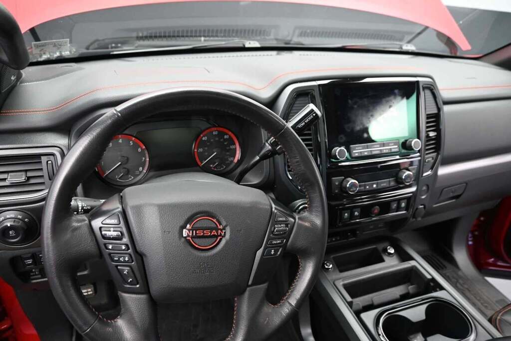 2024 Nissan TITAN Crew Cab PRO-4X 4x4