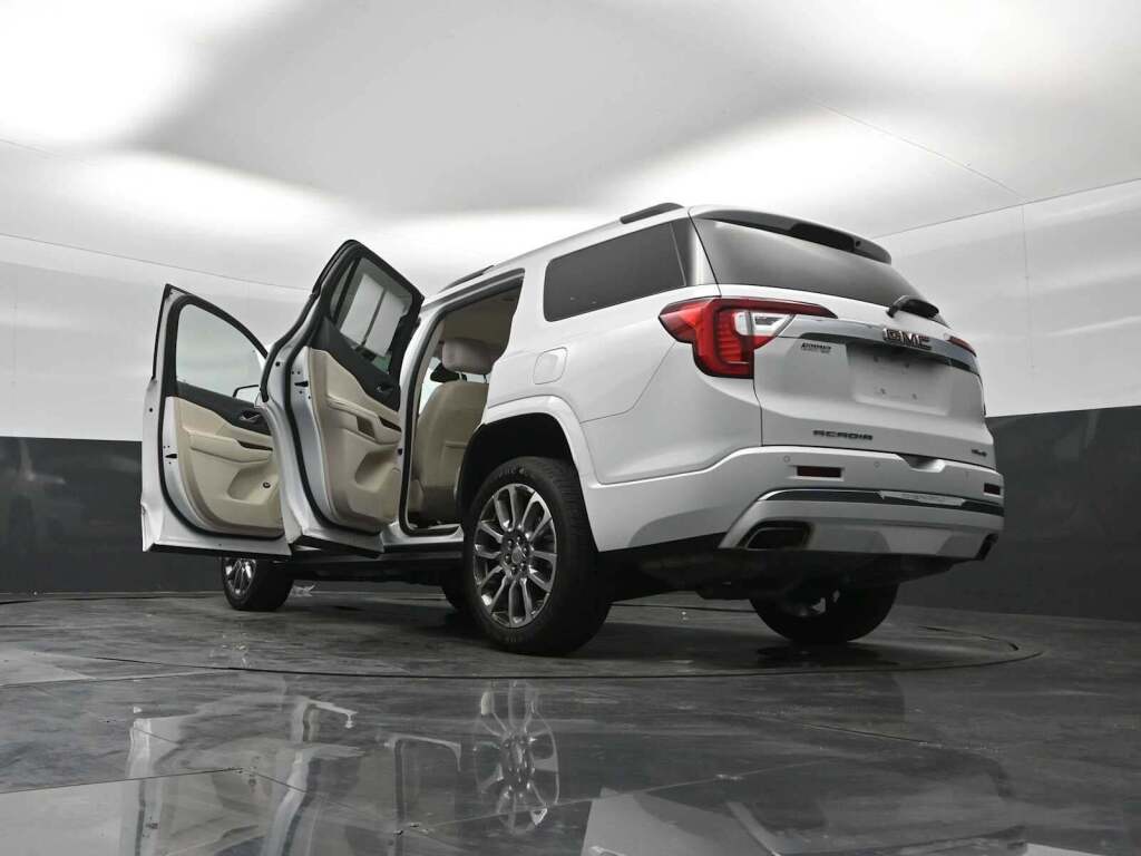 2023 GMC Acadia AWD Denali