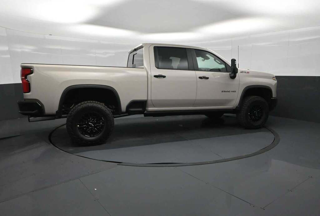 2026 Chevrolet Silverado 2500 HD Crew Cab, Standard Bed, XR2, 4WD