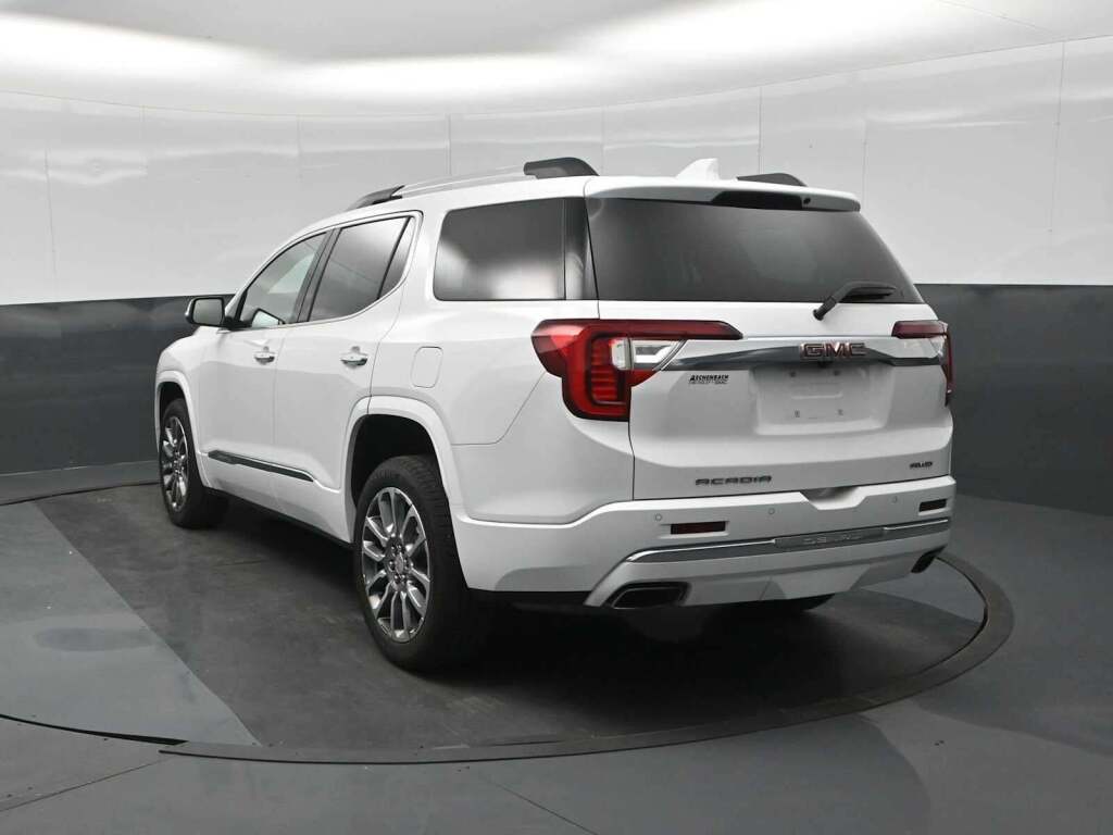 2023 GMC Acadia AWD Denali