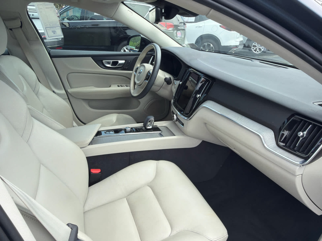 2024 Volvo S60 B5 Plus Dark Theme