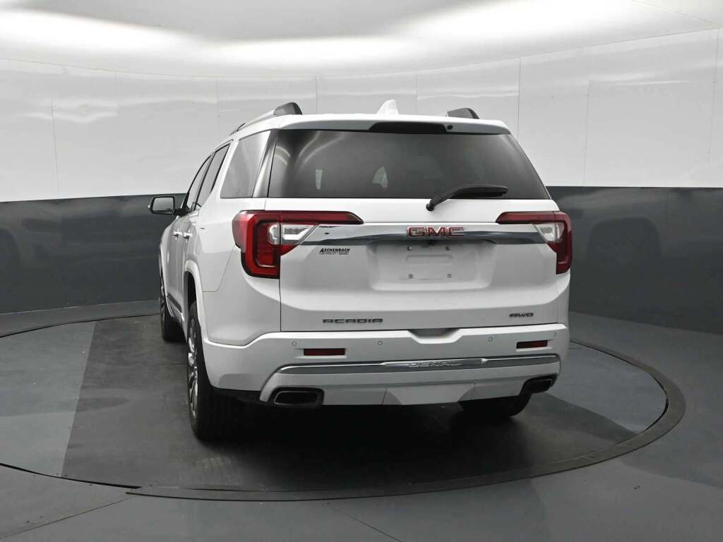 2023 GMC Acadia AWD Denali
