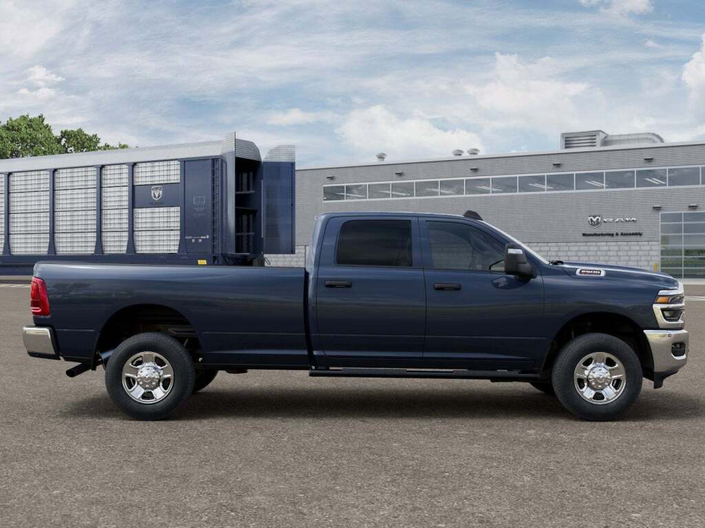 2026 Ram 2500 Tradesman Crew Cab 4x4 8' Box