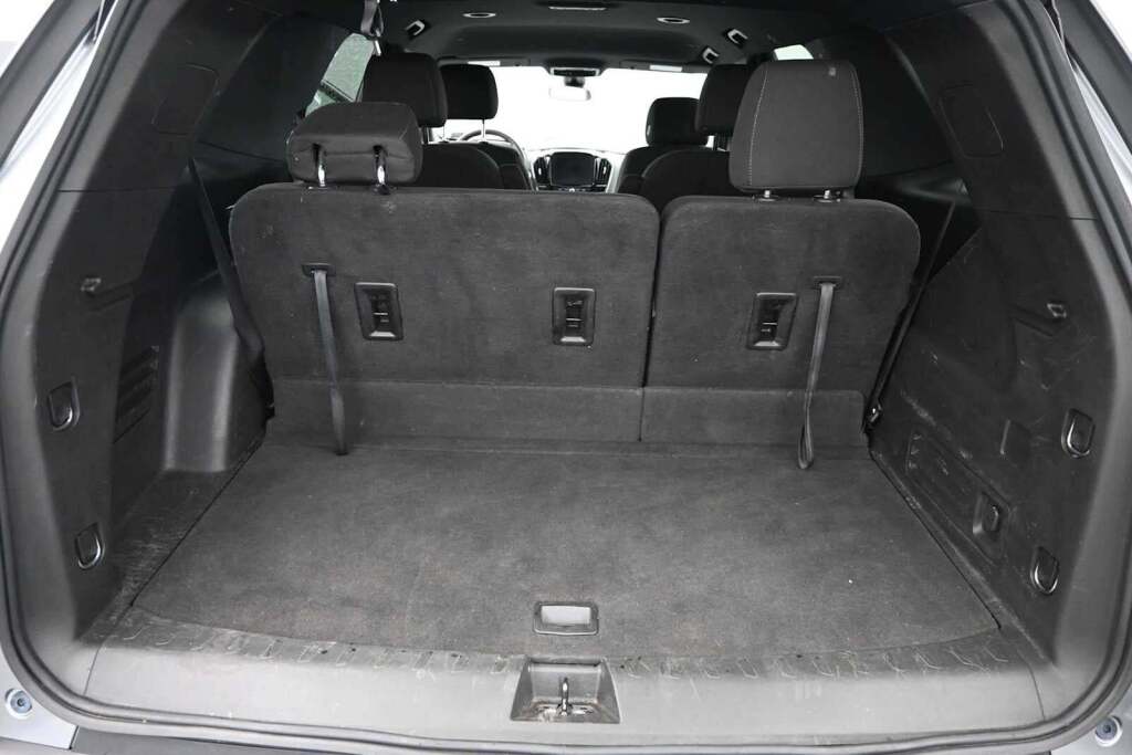 2023 Chevrolet Traverse FWD LT Cloth