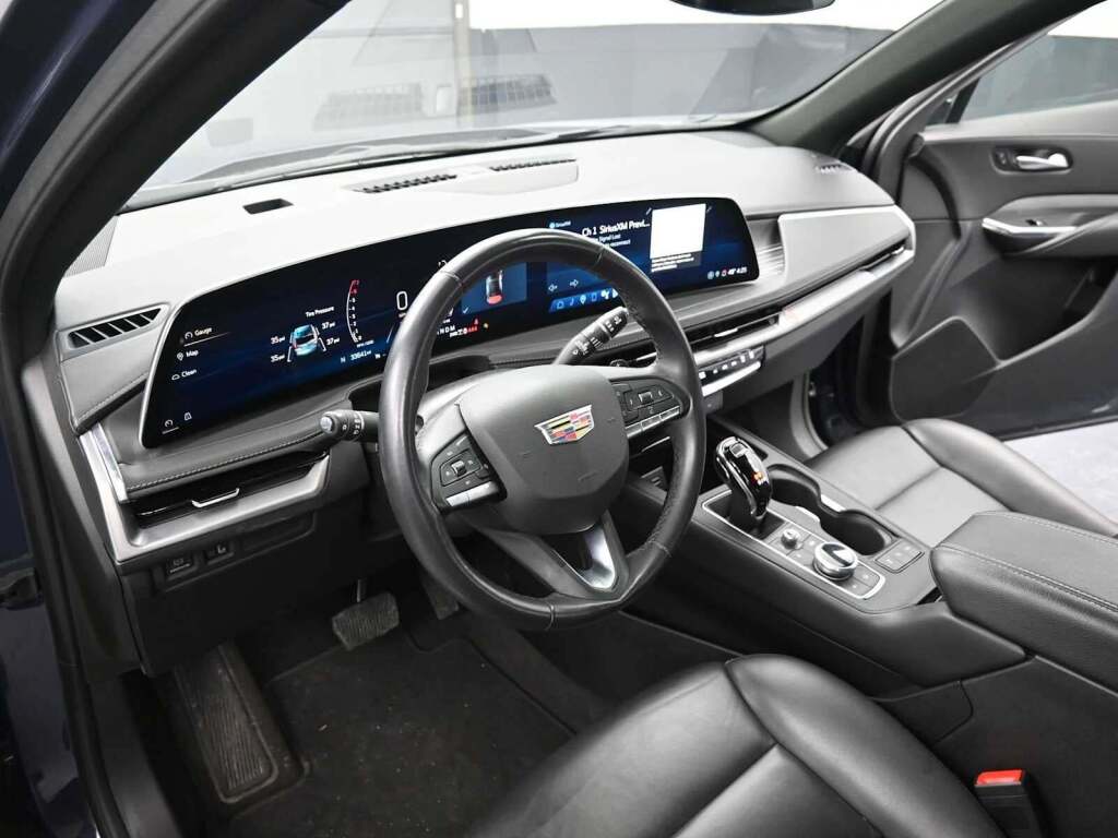 2024 Cadillac XT4 AWD Premium Luxury