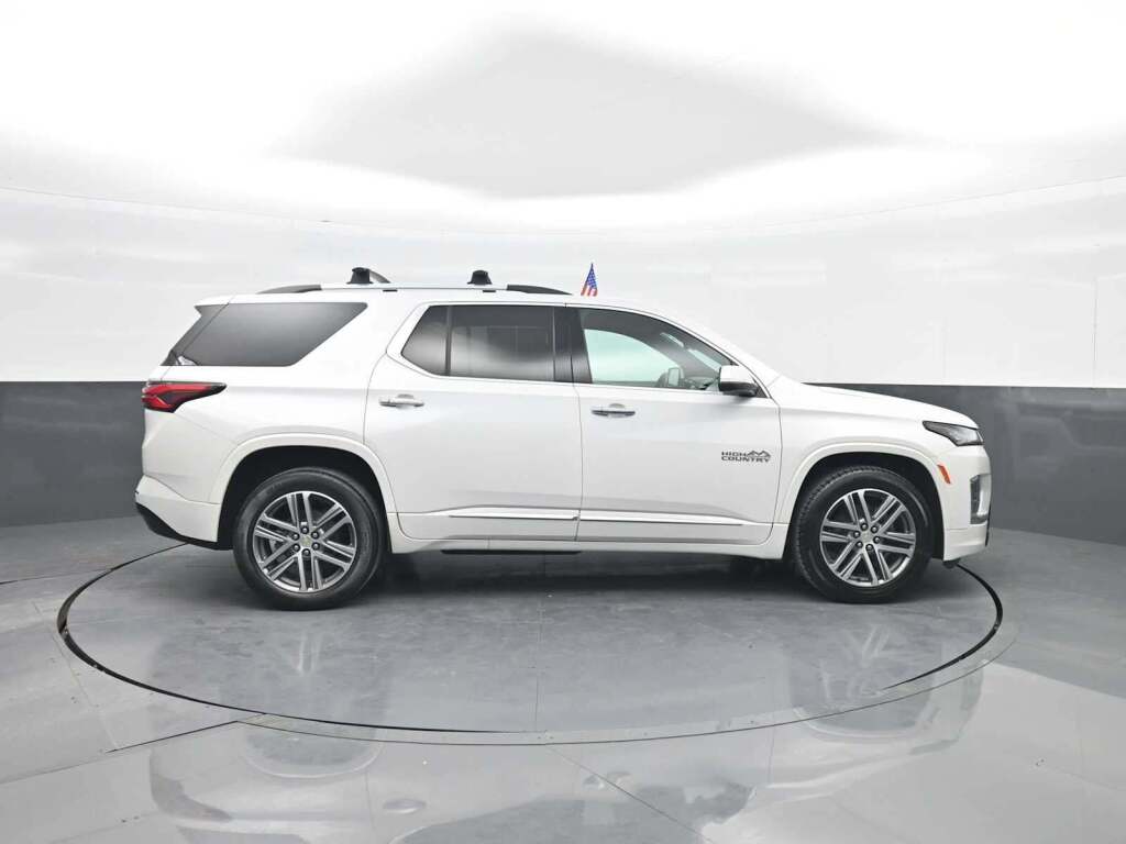 2023 Chevrolet Traverse AWD High Country