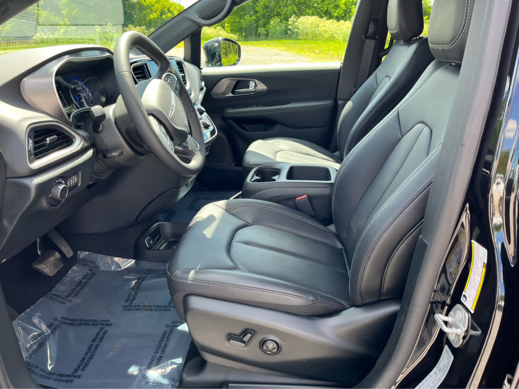2026 Chrysler Voyager LX