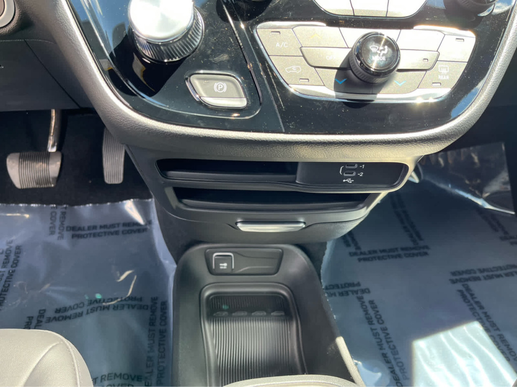 2026 Chrysler Voyager LX
