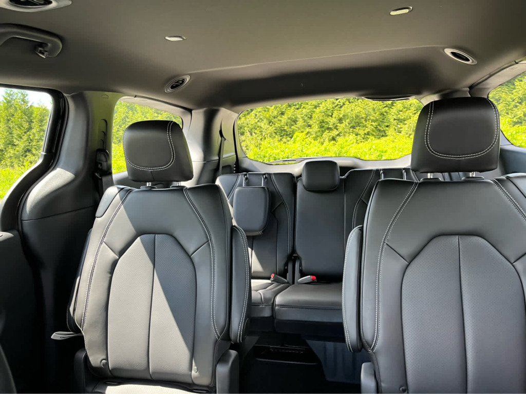 2026 Chrysler Voyager LX