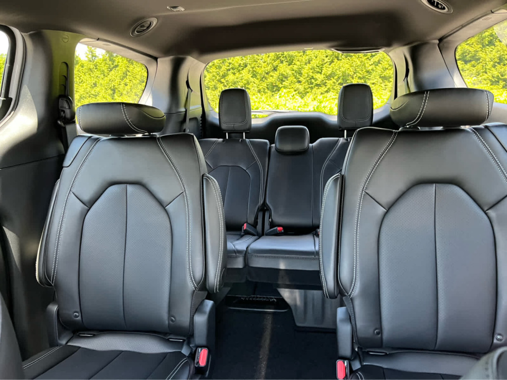 2026 Chrysler Pacifica Select