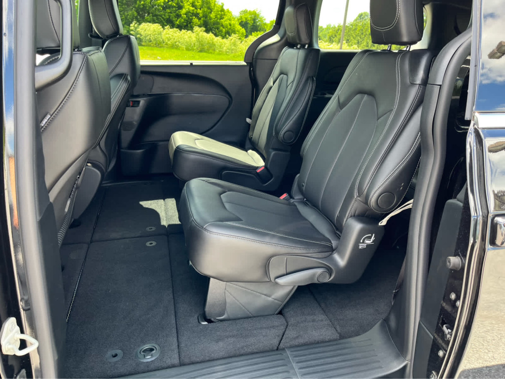 2026 Chrysler Voyager LX