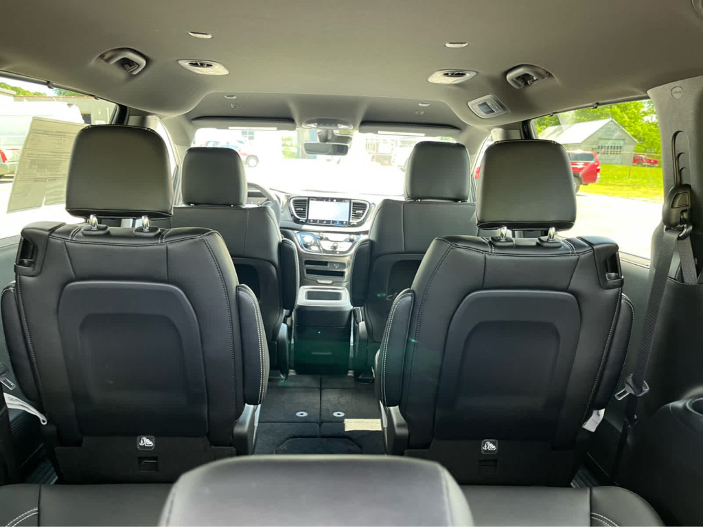 2026 Chrysler Voyager LX