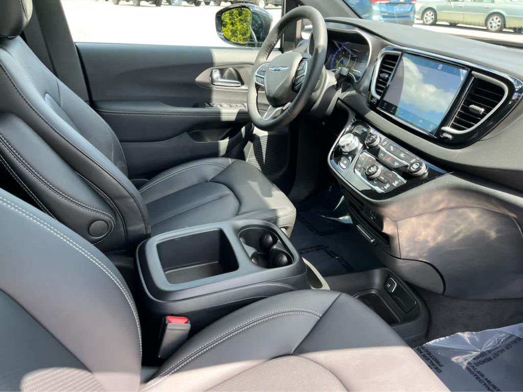 2026 Chrysler Voyager LX