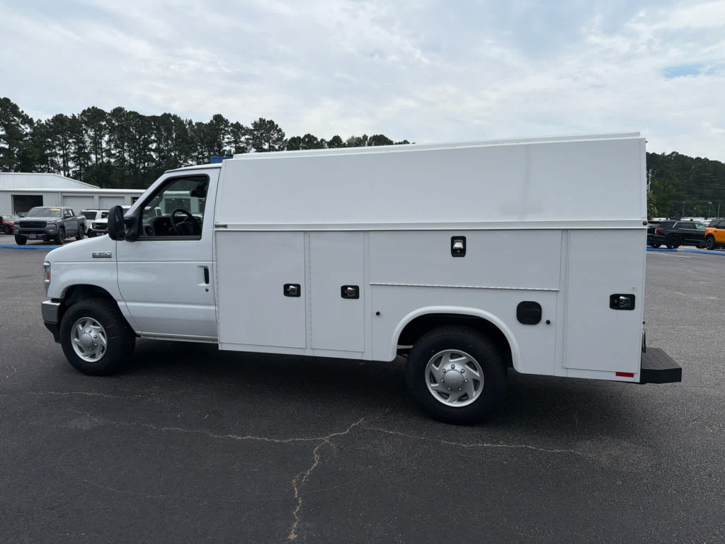 2026 Ford E-350 Cutaway 