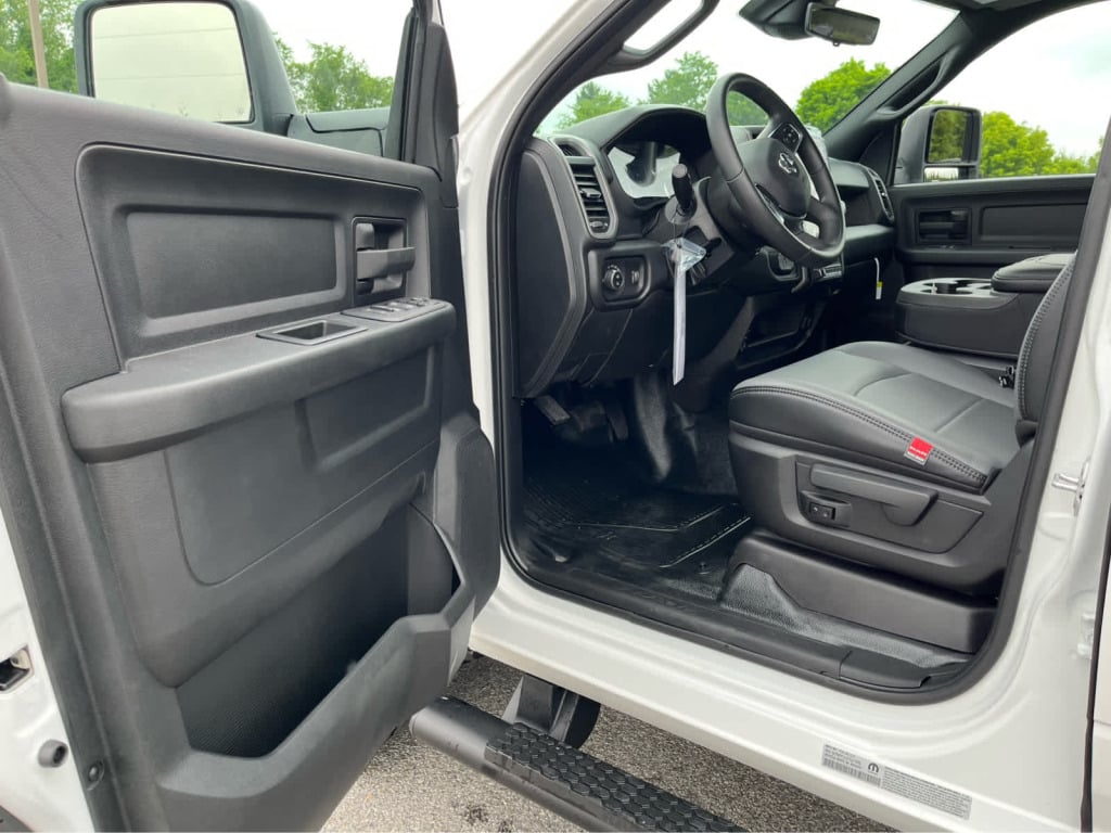 2026 Ram 3500 Chassis Tradesman/Big Horn