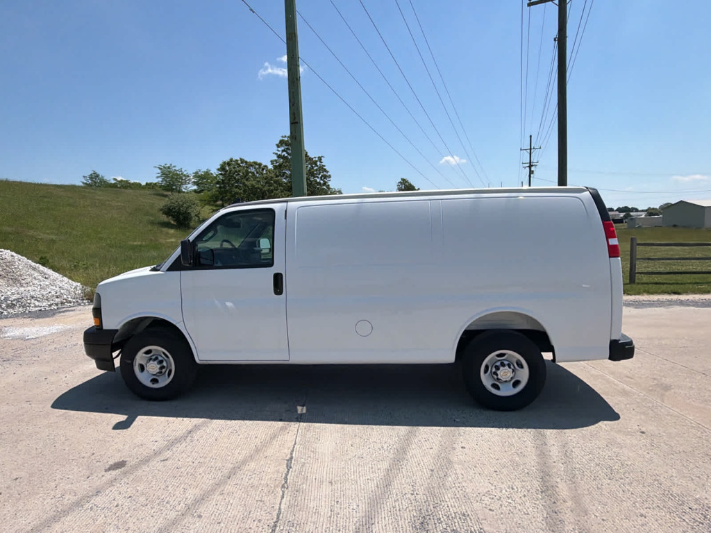 2025 Chevrolet Express Cargo RWD 3500 Regular Wheelbase WT