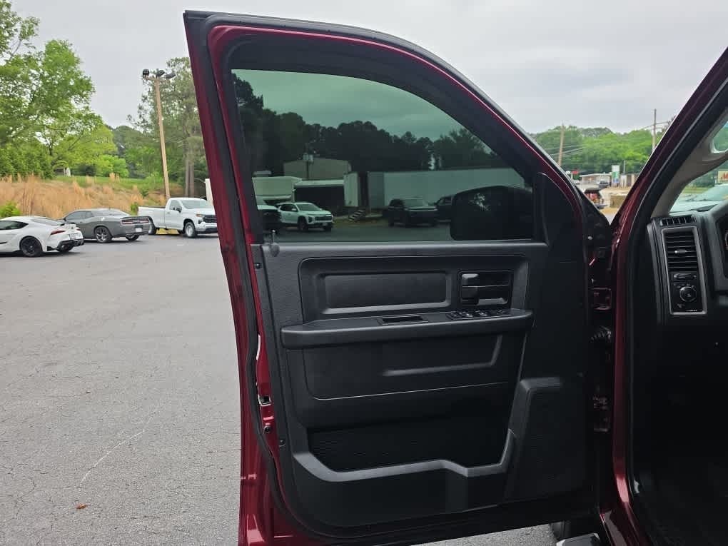 2017 Ram 1500 Express Crew Cab 4x2 5'7" Box
