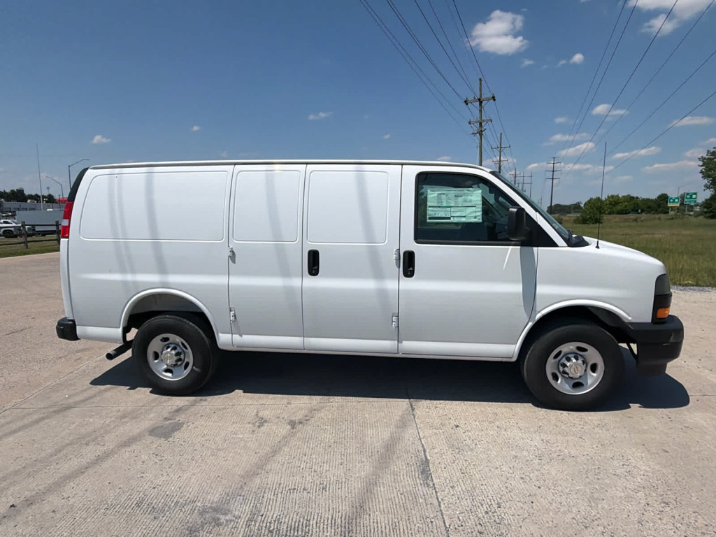 2025 Chevrolet Express Cargo RWD 3500 Regular Wheelbase WT