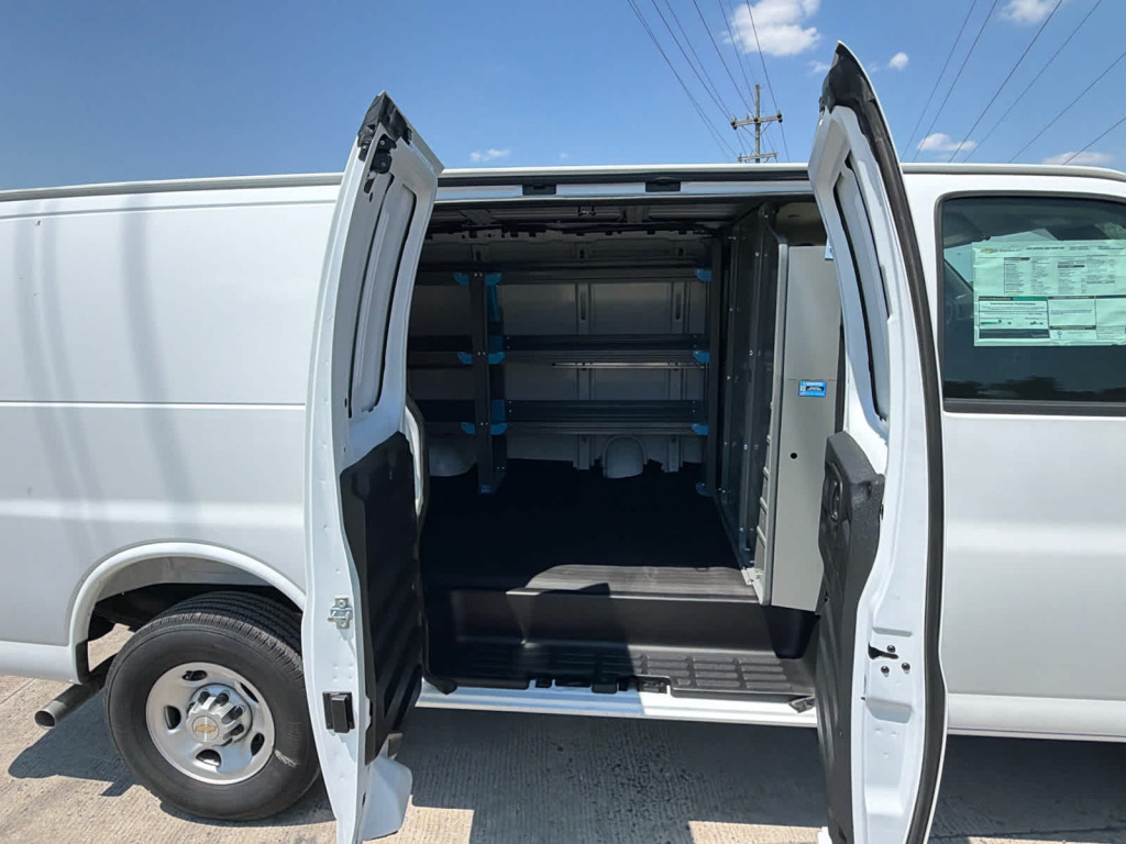 2025 Chevrolet Express Cargo RWD 3500 Regular Wheelbase WT