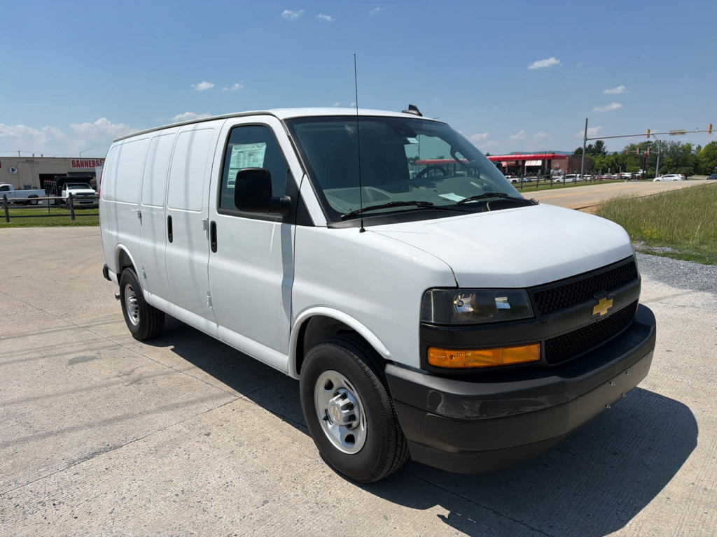 2025 Chevrolet Express Cargo RWD 3500 Regular Wheelbase WT