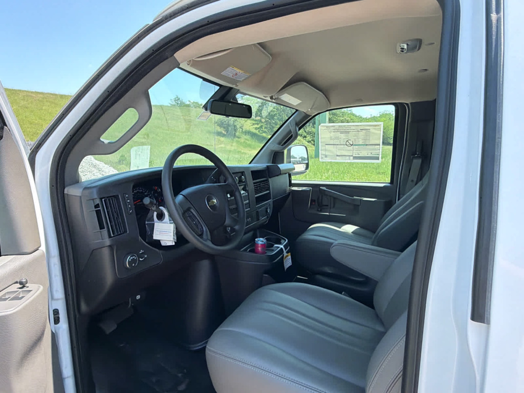 2025 Chevrolet Express Cargo RWD 3500 Regular Wheelbase WT