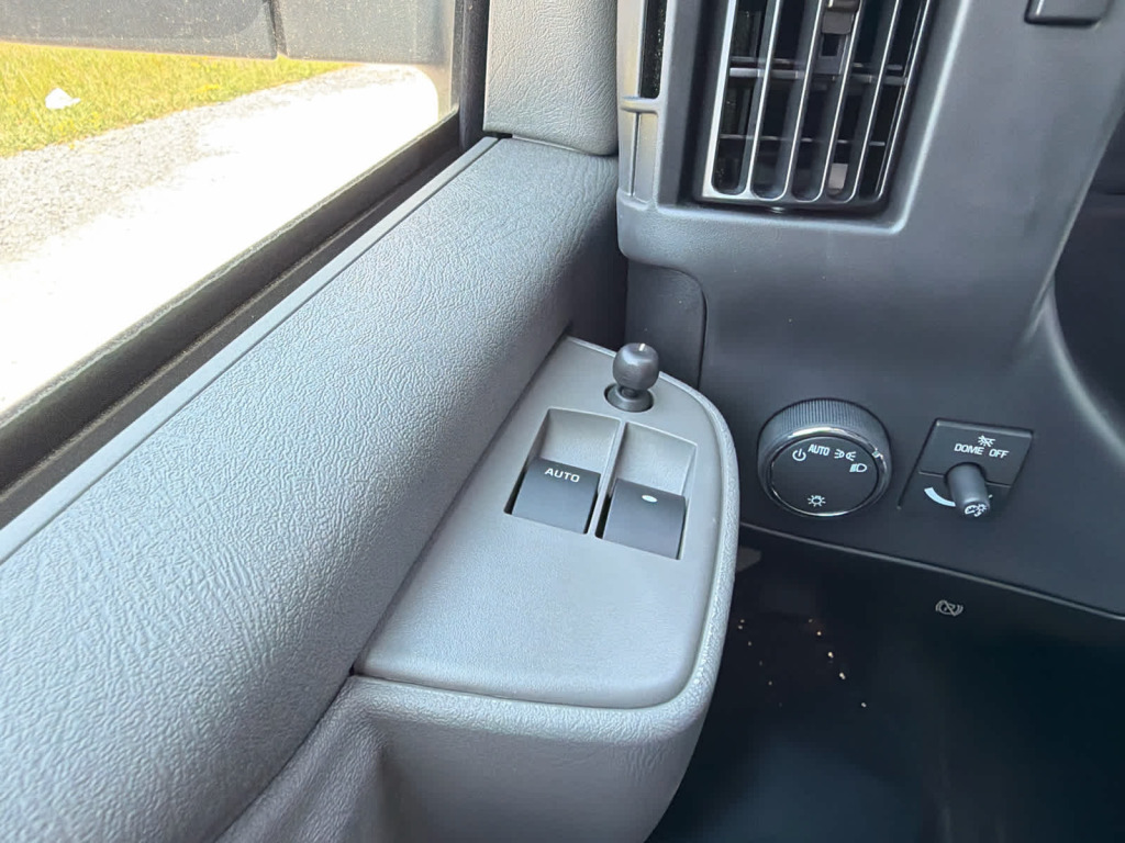 2025 Chevrolet Express Cargo RWD 3500 Regular Wheelbase WT