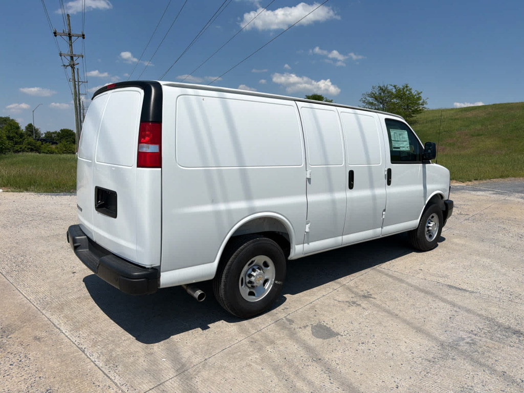 2025 Chevrolet Express Cargo RWD 3500 Regular Wheelbase WT