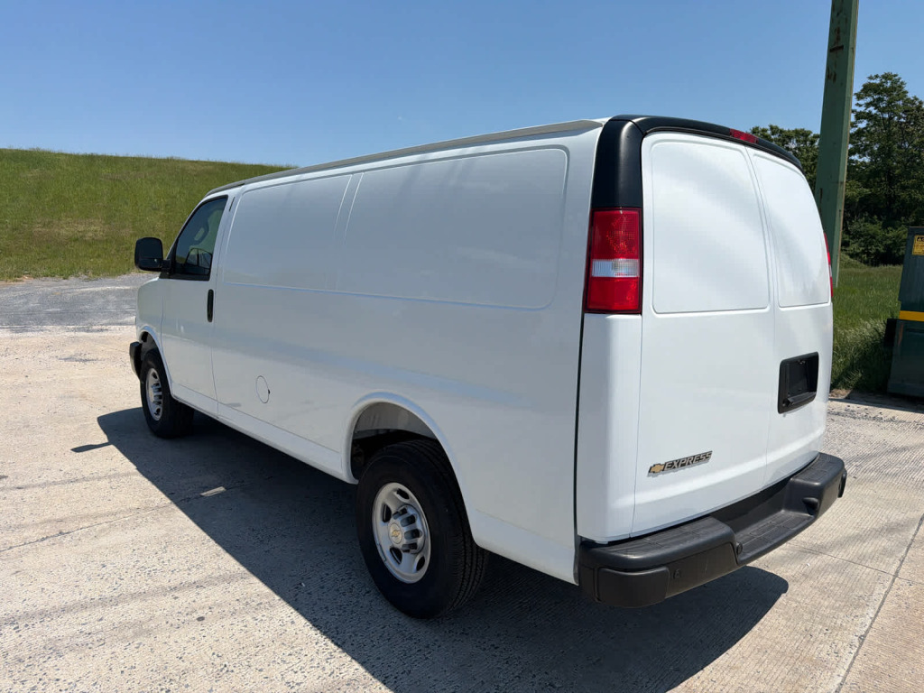 2025 Chevrolet Express Cargo RWD 3500 Regular Wheelbase WT