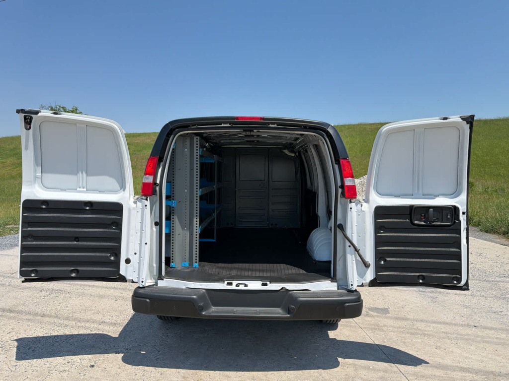 2025 Chevrolet Express Cargo RWD 3500 Regular Wheelbase WT