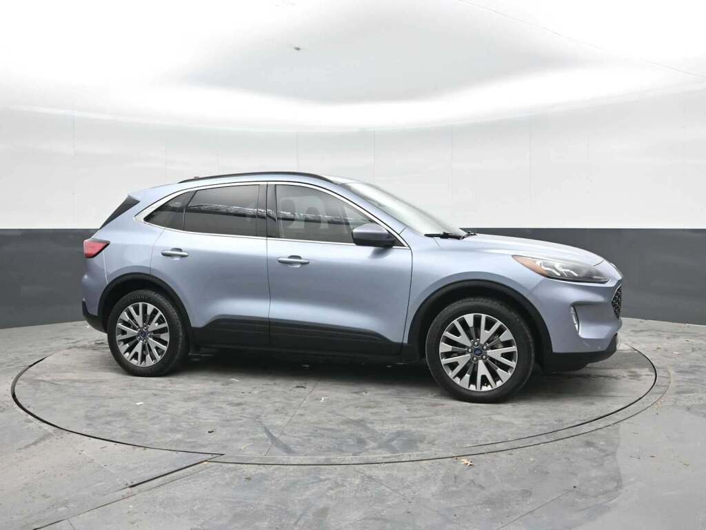2022 Ford Escape Titanium Hybrid