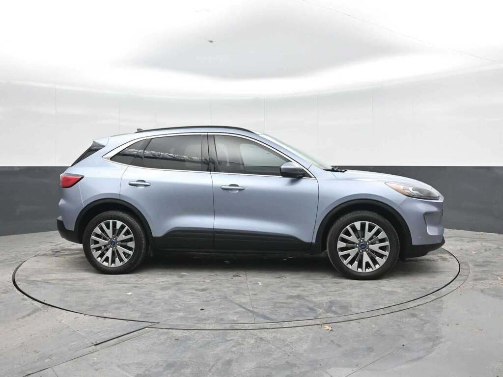 2022 Ford Escape Titanium Hybrid